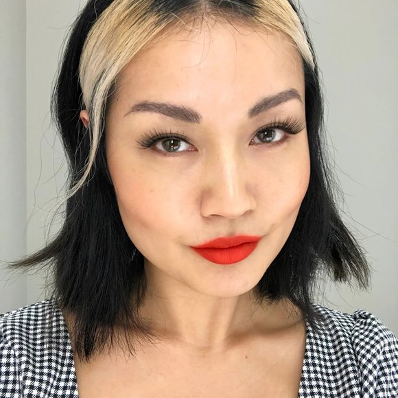 Huda Beauty - Liquid Matte Lipstick in Alluring - Picture 7 of 7